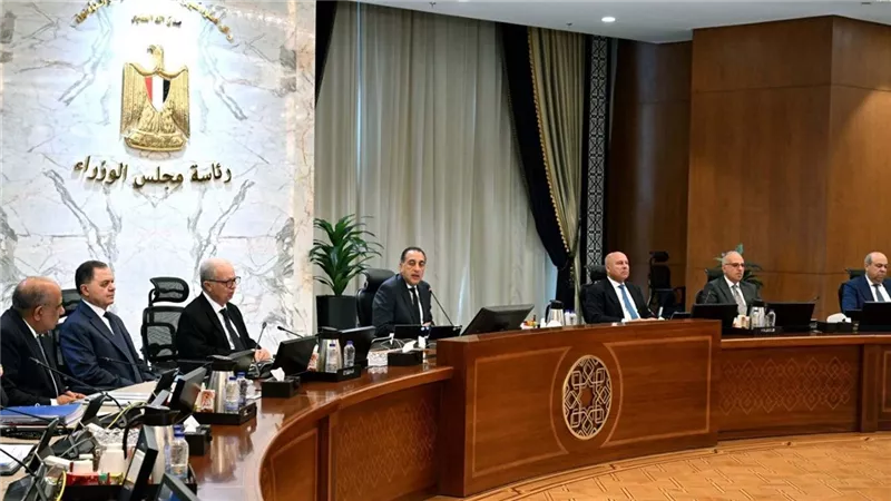 مجلس الوزراء يُوافق على استمرار تطبيق نظام العمل عن بُعد يوم الأحد من كل أسبوع خلال شهر يونيو 