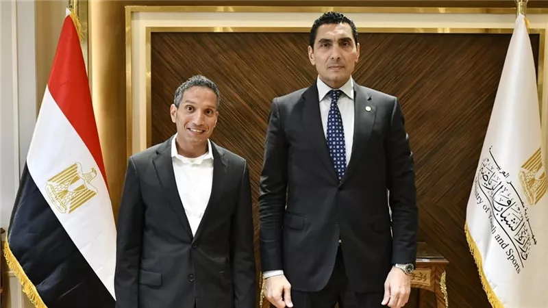 وزير الرياضة يستقبل البطل المصري المشارك في سباق ماراثون الرمال بالمغرب