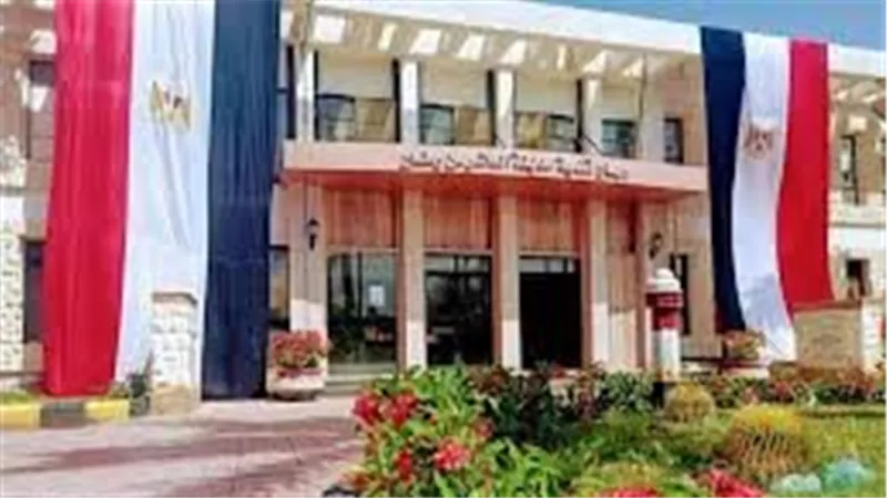 العاشر من رمضان يستجيب لشكاوى المواطنين بشأن تكدس السيارات