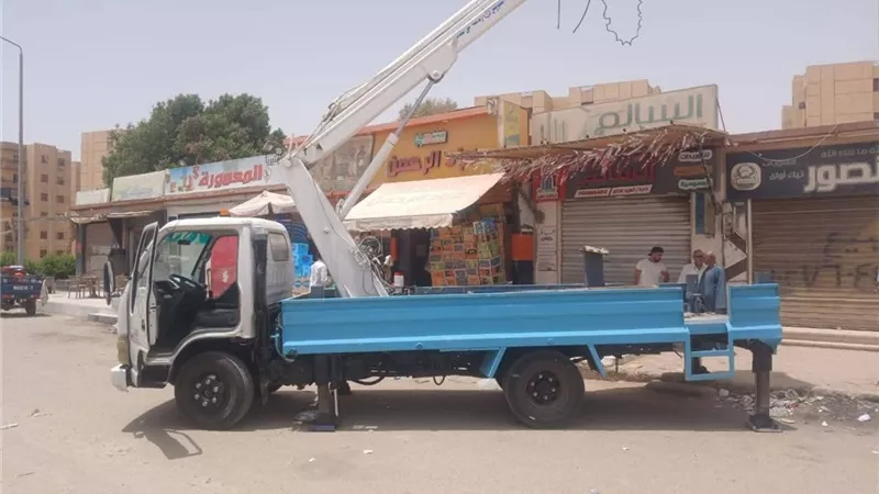 حي فيصل يواصل صيانة أعمدة الإنارة وتفعيل الاستجابة لشكاوى المواطنين بالسويس