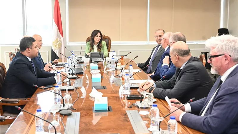 وزيرة الإسكان تبحث مع 
