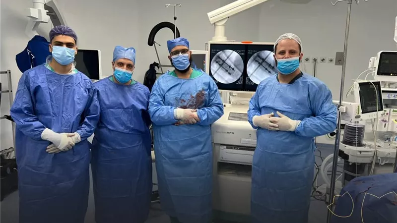 إنقاذ مريض من شلل دائم بعد جراحة دقيقة للفقرات الصدرية بمجمع السويس الطبي