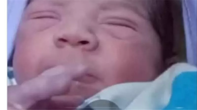 العثور على طفل حديث الولاده ملقاه بمدخل عقار بأبو النمرس