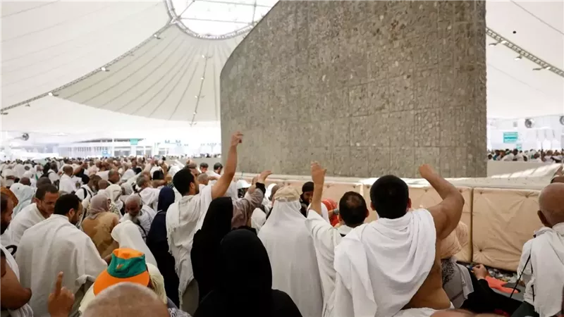 هل يجوز للنساء والمرضى وأصحاب الأعذار التوكيل في رمي الجمرات؟.. الإفتاء توضح