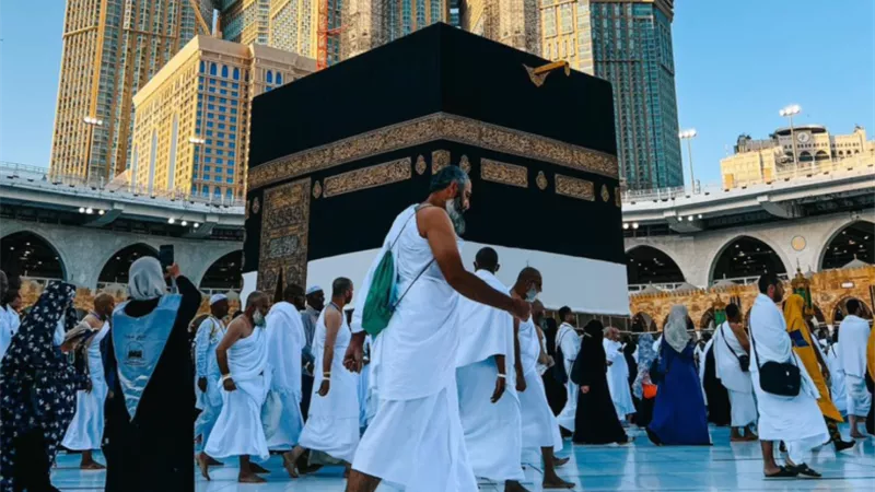 هل يجوز الحج مع وجود ديون؟.. دار الإفتاء توضح الحكم