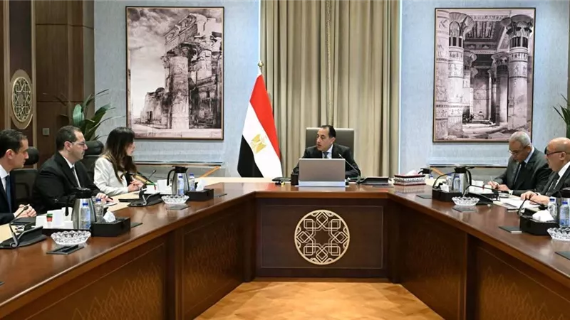 الحكومة تسرع قيد 10 شركات بترولية بالبورصة في يونيو