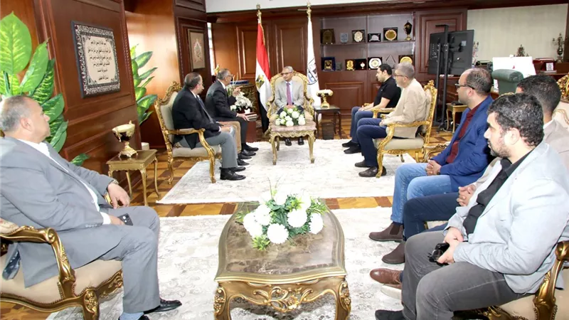 محافظ بني سويف ورئيس التجارة الداخلية يبحثان التعاون في استغلال فرص استثمارية