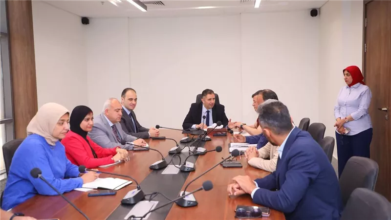 محافظ دمياط يتابع استعدادات عيد الأضحى مع الغرفة التجارية والجهات المعنية