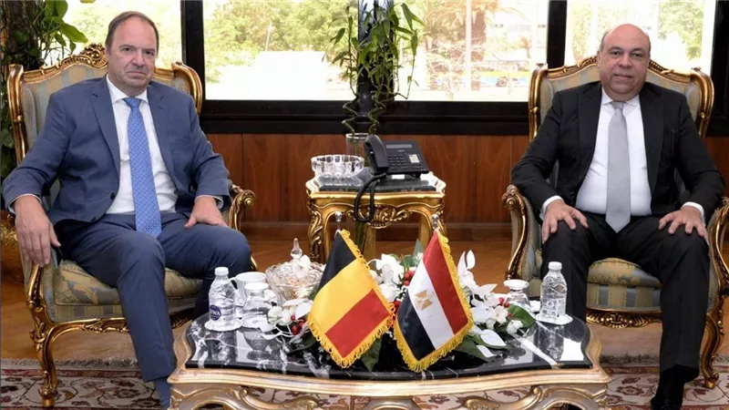 وزير الطيران يبحث مع سفير بلجيكا بالقاهرة فرص تعزيز الربط الجوي بين البلدين