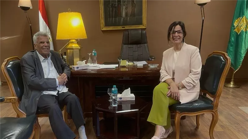 وزيرة الثقافة تلتقي الروائي إبراهيم عبد المجيد ضمن سلسلة حواراتها مع المثقفين