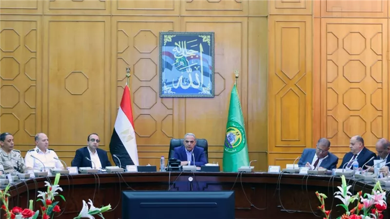  محافظ الإسماعيلية يوجه كافة الأجهزة الرقابية بالمحافظة بمتابعة لحظية للأسواق 
