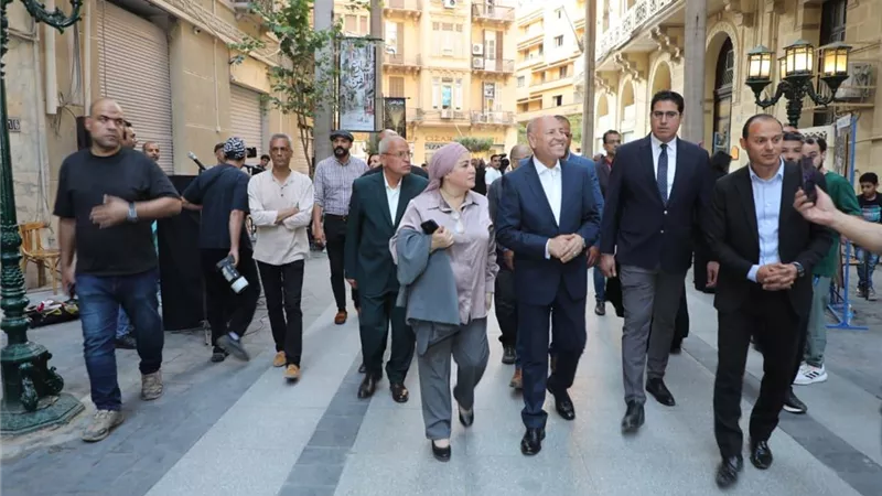 محافظ القاهرة ووزيرة الثقافة يفتتحان أولى فعاليات «شارع الفن» بوسط البلد