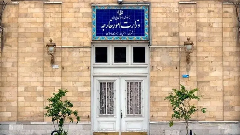 طهران: ندين فرض وزارة الخزانة الأمريكية عقوبات على سفير إيران في بيروت