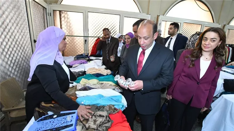 عميد طب قصر العيني جامعة القاهرة يفتتح المعرض الخيري الثاني عشر لمستشفى المنيل