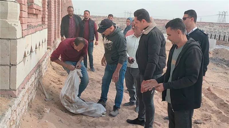الأمن يكثف جهوده لكشف غموض العثور على جثمان سيدة داخل مقابر ميت برة بالمنوفية
