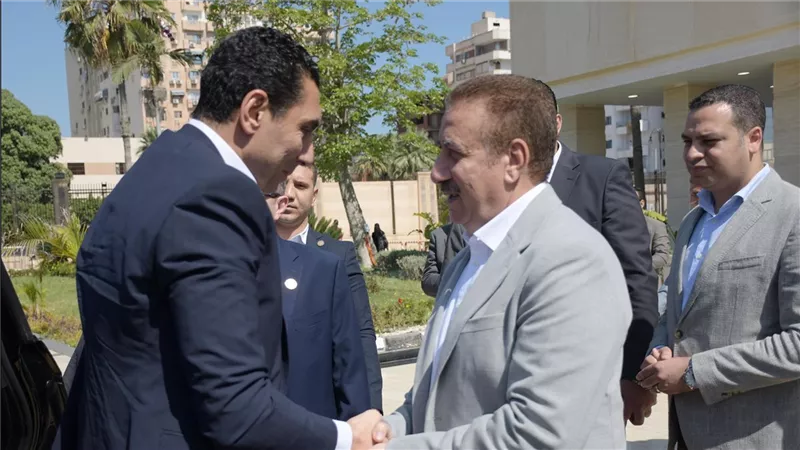 محافظ بورسعيد يستقبل وزيرا 