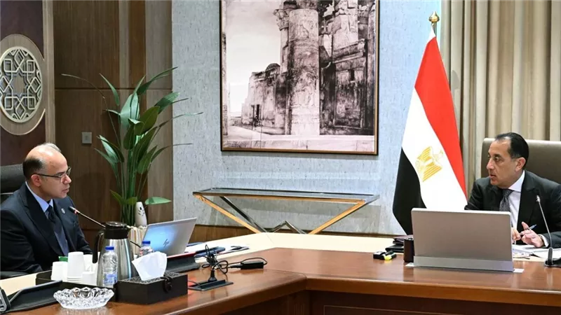 رئيس الوزراء يستعرض مع وزير الاستثمار والتجارة الخارجية عدداً من ملفات العمل