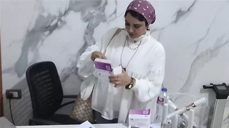 صحة السويس تغلق عيادة تغذية ومركزي تجميل لانتحال صفة أطباء وتنذر 19 منشأة طبية