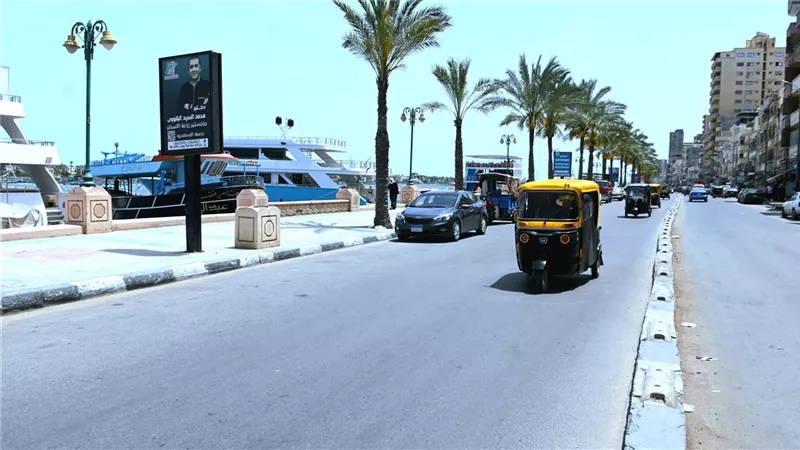 لليوم الرابع على التوالي.. تطبيق قرار منع سير التوكتوك بكورنيش رشيد