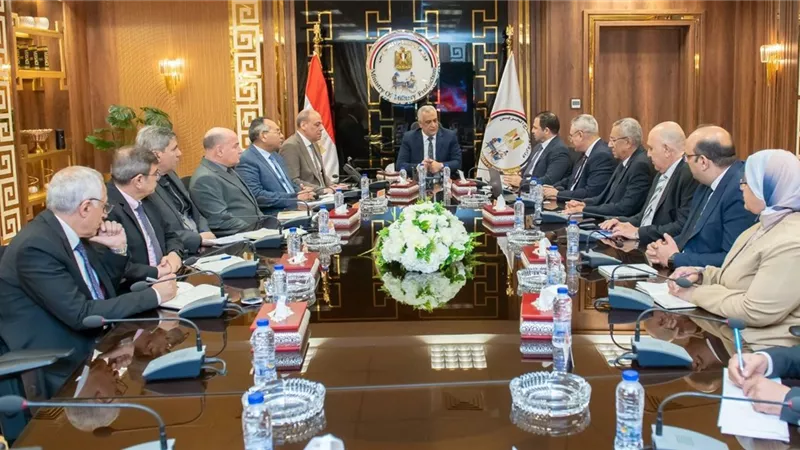  الإنتاج الحربي يبحث آليات ترشيد الطاقة وخفض الانبعاثات الكربونية 