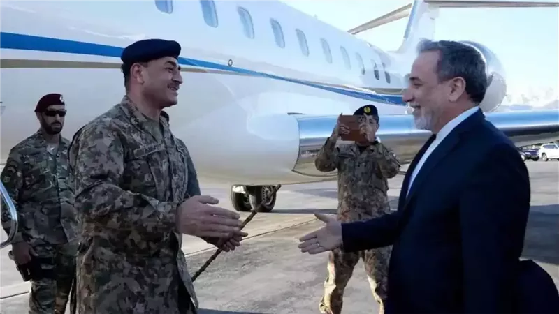 إيران: زيارة قائد الجيش الباكستاني لا تعني التوصل لنقطة الحسم في المفاوضات 