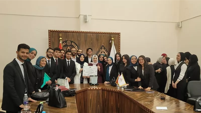مجلس الشباب المصري يشارك في مناقشات مشروعات تخرج تجارة بنها