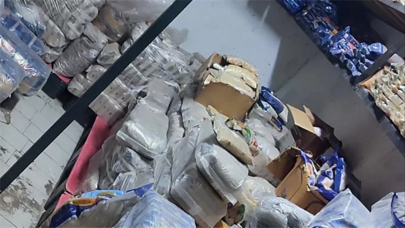 ضبط 2 طن توابل وبقوليات مجهولة المصدر ومليئة بالسوس قبل بيعها ببورسعيد
