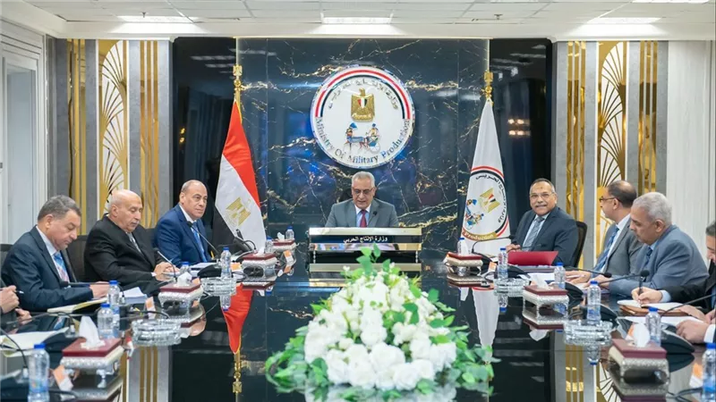 وزير الإنتاج الحربي يوجه توسيع التعاون الصناعي وتسريع وتيرة تنفيذ المشروعات