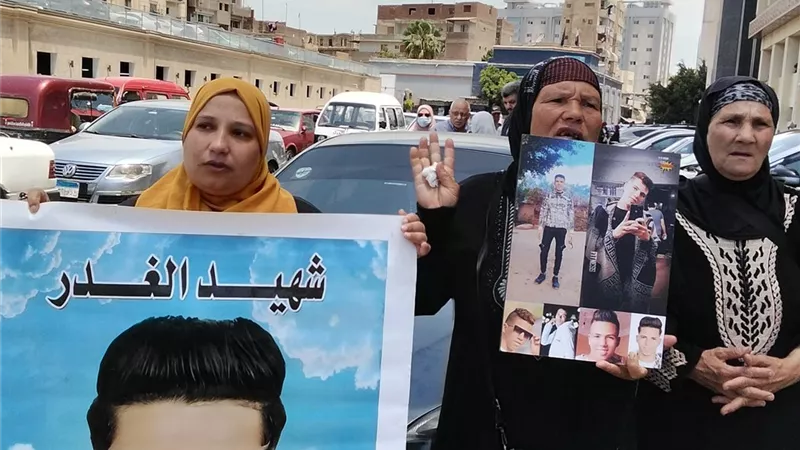 «جالي في الحلم وقالّي متسبيش حقي».. والدة محمود تروي تفاصيل مقتله