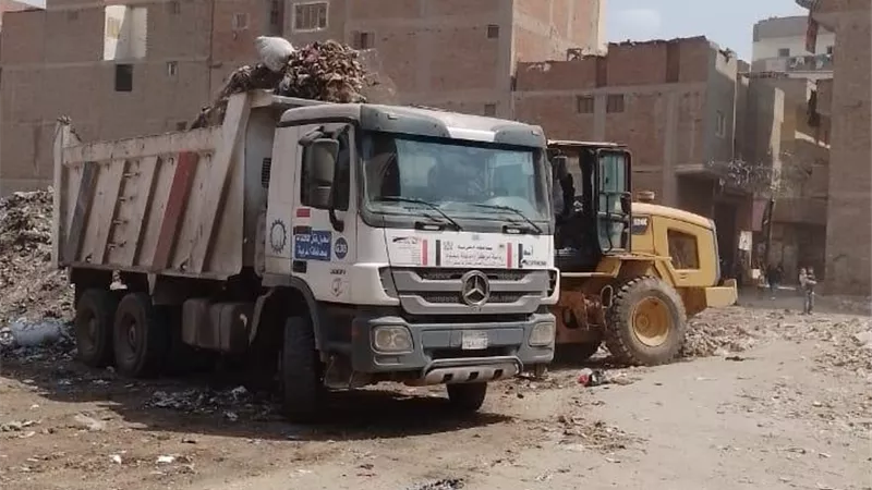 محافظ الغربية: استجابة سريعة لشكاوى حي ثان المحلة ورفع 100 طن مخلفات 