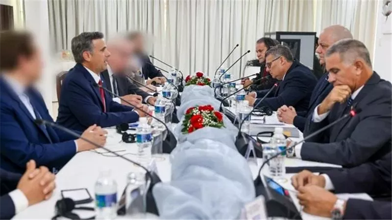 الاستخبارات الأمريكية تستفز كوبا بحضور مشارك في اختطاف مادورو باجتماع سري