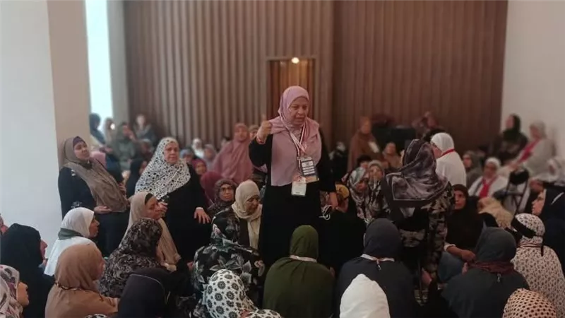 قافلة بعثة الأزهر الشريف تواصل جهودها بالأراضي المقدسة