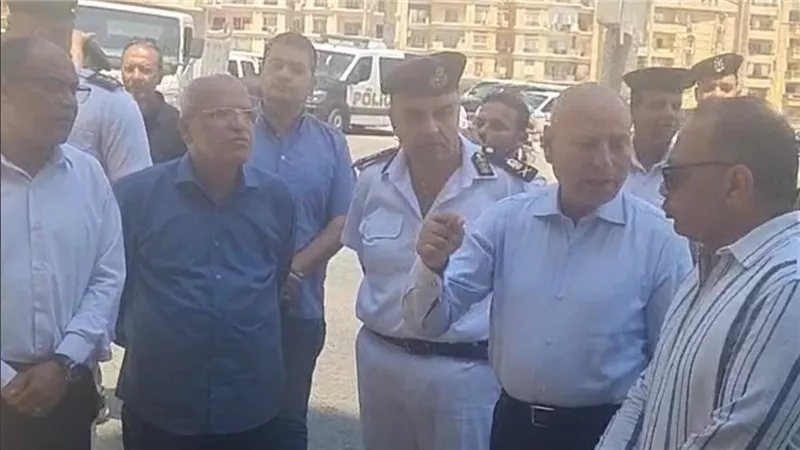 بحضور محافظ القاهرة..تنفيذ أعمال إزالة للأبنية المخالفة بالهضبة الوسطى بالمقطم