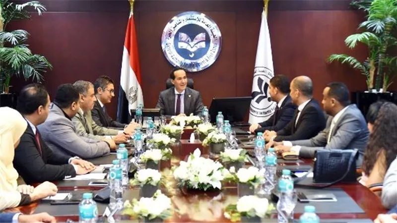 رئيس الاستثمار يبحث مع النقابة تطوير بيئة العمل ودعم استقرار العاملين بالهيئة