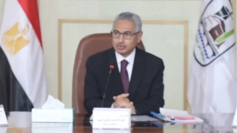 محافظ بني سويف يلتقي رئيس شركة المياه لبحث تحسين الخدمة وحل المشكلات