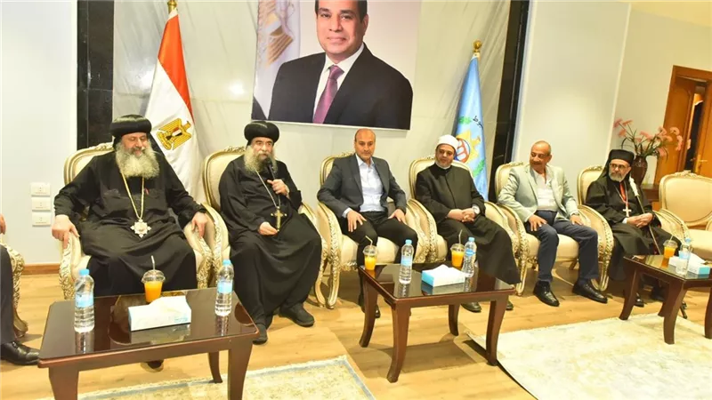 محافظ أسيوط يستقبل قيادات ورجال الدين الإسلامي والمسيحي لتبادل التهنئة 