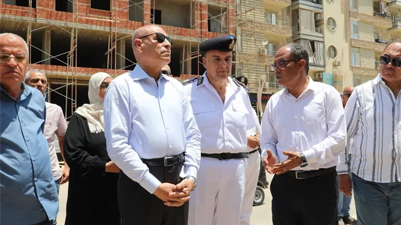 محافظ القاهرةيقود حملة مكبرة لإزالة مخالفات البناء بحي المقطم خلال إجازة العيد