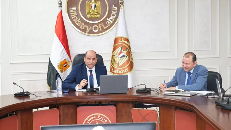 وزير العمل يعلن فحص أوراق 4 لجان عمالية تمهيداً لاعتمادها رسمياً