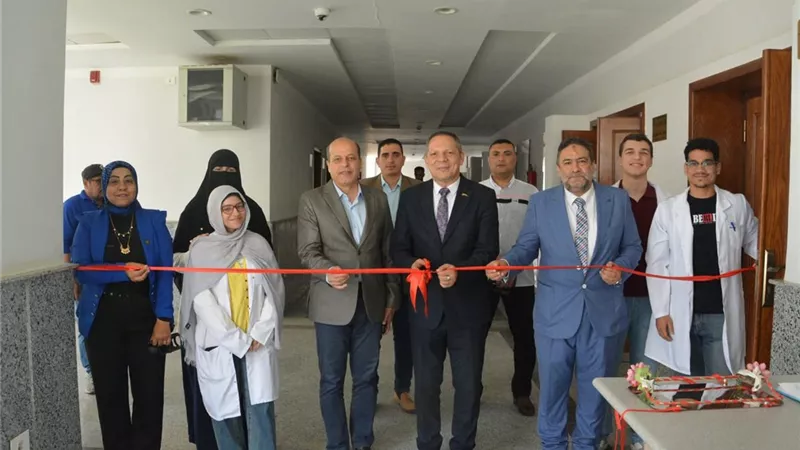 رئيس جامعة دمياط يفتتح حملة للكشف المبكر عن أمراض الغدة الدرقية
