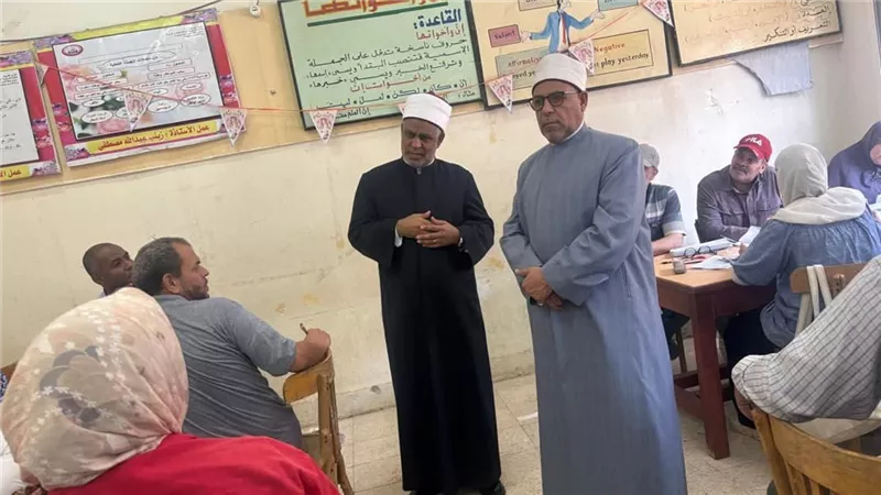 رئيس قطاع المعاهد الأزهرية يتابع أعمال تصحيح الشهادتين الابتدائية والإعدادية