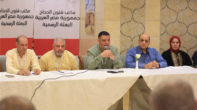 رئيس بعثة حج الجمعيات الأهلية يلتقي بالمشرفين قبل تنفيذ خطة التصعيد إلى عرفات