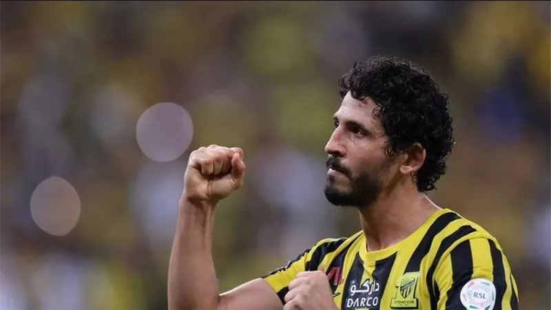 بعد نهاية مشواره مع نيوم.. أحمد حجازي على أعتاب العودة إلى الاتحاد