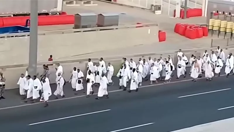 «قطار المشاعر» و24 ألف حافلة.. السعودية تبدأ تفويج الحجاج المصريين إلى منى 
