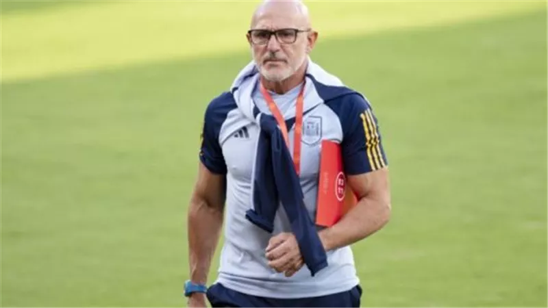 دي لا فوينتي يتحدث عن عودة جافي ويعلق على غياب لاعبي ريال مدريد