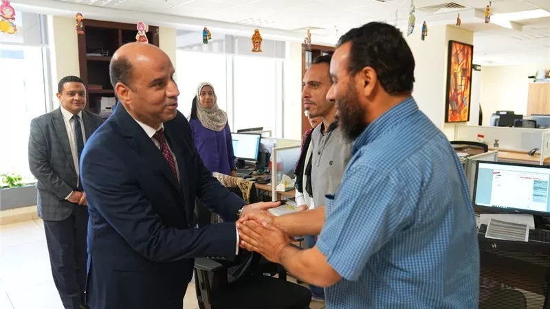 وزير العمل يهنئ العاملين بالديوان والمديريات قبل عيد الأضحى