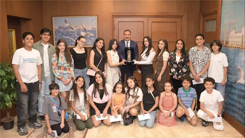 محافظ بورسعيد يلتقي بالاوائل على مستوى الجمهورية في مسابقات مسرح الطفل