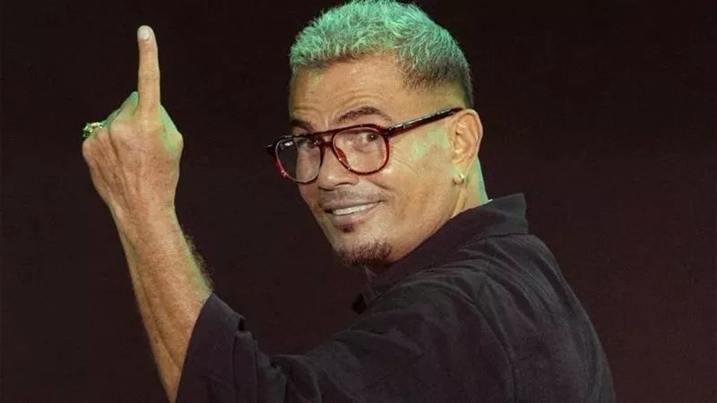 للأسبوع 63 على التوالي .. عمرو دياب يتصدر قائمة 