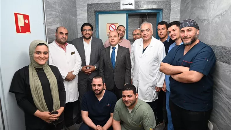 محافظ الغربية يطمئن على الحالة الصحية لرئيس مركز ومدينة سمنود عقب خضوعه لعملية