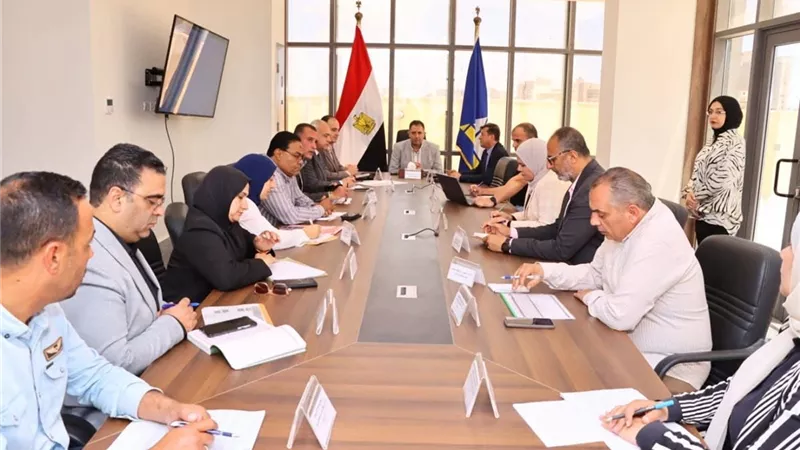 محافظ دمياط يتابع حصر المحال والأنشطة التجارية لضبط المنظومة بالمحافظة