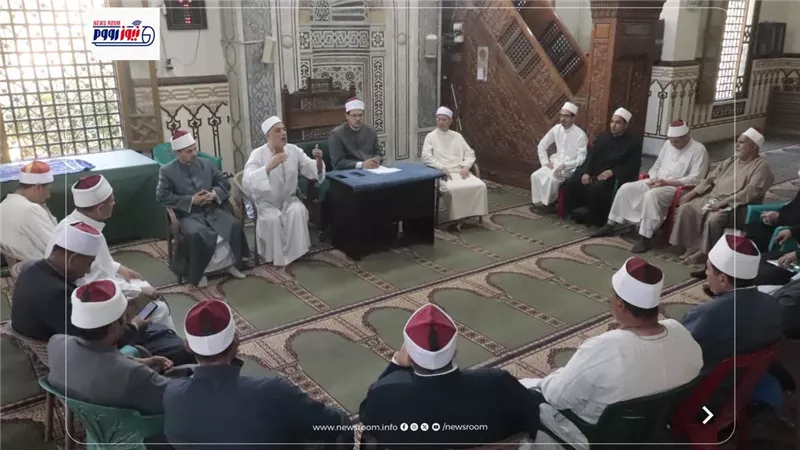 أوقاف الفيوم يعقد اجتماعًا موسعًا مع مديري الإدارات استعدادًا للعيد